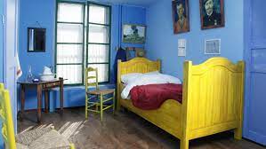 Van gogh produced three, almost identical paintings on the theme of his bedroom. Dormir Dans Un Tableau De Van Gogh