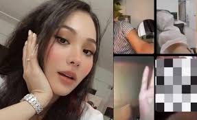 Hack Live Kami Menunjukkan A** Dia!,”