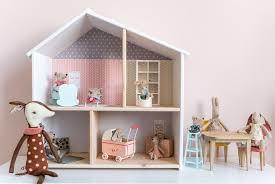 Diy Unser Neues Puppenhaus Und Seine Bewohner Puppenhaus Holz Puppenhaus Puppenstuben Ideen