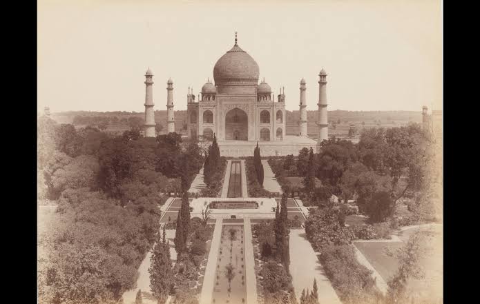 The Taj Mahal, Agra - Sarmaya