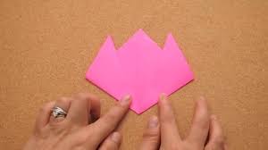 Berikut ide dan cara membuat hiasan berbentuk bunga dari kertas origami dan kertas karton + video tutorial membuat nya sebagai inspirasi membuat bunga dari kertas hasil kerajinan tangan sendiri. 3 Cara Untuk Membuat Bunga Origami Wikihow