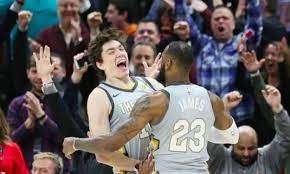 Amerikan basketbol ligi (nba) ekibi cleveland cavaliers'ın yıldız oyuncusu lebron james, 22 yaşındaki milli basketbolcu cedi osman ile 20 yaşındaki ante zizic'le ilgili bazı ayrıntılar paylaştı. Cedi Osman Worked Out With Lebron Durant And Leonard Eurohoops