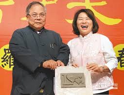 While huáng is the pinyin romanization of the word, it may also be romanized as hwang, wong, waan, wan, waon, hwong, vong, hung, hong, bong, eng, ng, uy. é»ƒæ•æƒ å•å¤«ä»£è¨€äº¤è¶¾é™¶å°è­‰æ„›æƒ… åœ°æ–¹æ–°èž ä¸­åœ‹æ™‚å ±