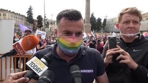 Si chiama legge zan ed è il nome della normativa con il quale saranno punite le discriminazioni e le violenze per orientamento sessuale, genere e identità di genere. Ddl Zan Piazze Gremite Per L Approvazione Della Legge Contro L Omofobia La Repubblica