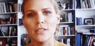 Последние твиты от emma smetanová (@emma_smetana). Sahl Ji Na Zadek Ona Sice Rekla Ze Ji To Nevadi Ale Emma Smetana Slysela Tvrda Slova O Herci Kramarovi Ten Mozna Prijde O Kseft Parlamentnilisty Cz Politika Ze Vsech Stran