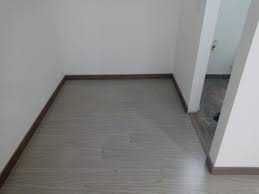 Pin By Entornos Colombia On Pisos Laminados Flooring Tile Floor