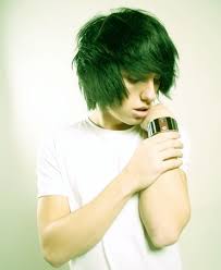 Okay So This Guy Has Green Hair And I Think That I May Be In Love Emo Haircuts Haircut Types Scene Hair