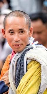 BÙI CHÍ VINH CON ĐƯỜNG CỦA MINH TUỆ Giống nhà văn Lỗ Tấn Đường mới đầu là  rừng Do người đi mà thành Bằng bước chân vạn dặm Đường bắt đầu khai