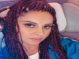 ارتدت رئيس فستاناً cape أسود اللون أظهرها بكامل أناقتها، وكشف عن الـ tatoo الذي وضعته. Ø¨ØµÙˆØ±Ø© Ø±ÙˆÙ…Ø§Ù†Ø³ÙŠØ© ÙŠØ§Ø³Ù…ÙŠÙ† Ø±Ø¦ÙŠØ³ ØªØ¤ÙƒØ¯ Ø¹Ø¯Ù… Ø§Ù†ÙØµØ§Ù„Ù‡Ø§ Ø¹Ù† Ø²ÙˆØ¬Ù‡Ø§ Ù…ØµØ±Ø§ÙˆÙ‰