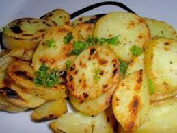 Pommes De Terre Sautees Au Romarin Persil Fleur De Sel Recette Ptitchef Recette Pommes De Terre Sautees Recettes De Cuisine Pomme De Terre