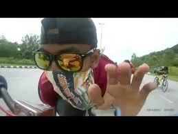 Ada di antara mereka berlumba di jalan raya tanpa menghiraukan keselamatan diri di samping sanggup berhabisan. 1 08 Mb Mat Lajak Fly Kami X Pulas Download Lagu Mp3 Gratis Mp3 Dragon