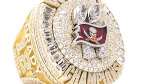 The nfl star and the rest of the tampa bay buccaneers received their super bowl lv rings in a private ceremony held for players, coaches, . Vhualdx6yykj6m