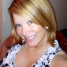 Angel Howell (@angelvhowell)