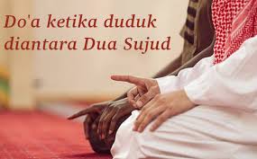 Jika duduk ini dibutuhkan karena fisik yang lemah, usia senja, sakit, dan yang semisalnya, dia duduk dahulu lalu bangkit. Bacaan Do A Ketika Duduk Diantara Dua Sujud Arab Dan Latin Kangdede