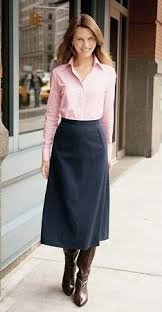 Modest Skirt With Peach Top Men Still Keep One Eye On Traffic Talbots C 1997 Kleidung Kleider Mode Style