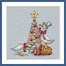 I found this pretty lavender cross stitch design on pinterest, which led me to a bunch of great free patterns. Pin On Https Www Etsy Com Shop Greenterrace