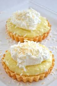 Tartes A La Creme De Noix De Coco C Est Comme Une Tarte A La Creme De Noix De Coco Seulement In 2020 Sweet Tarts Coconut Recipes Coconut Desserts