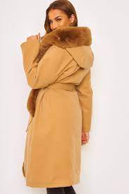 Parcourez la rubrique manteaux pour femme. Manteau Peignoir Long Camel A Fourrure Brentiny Paris