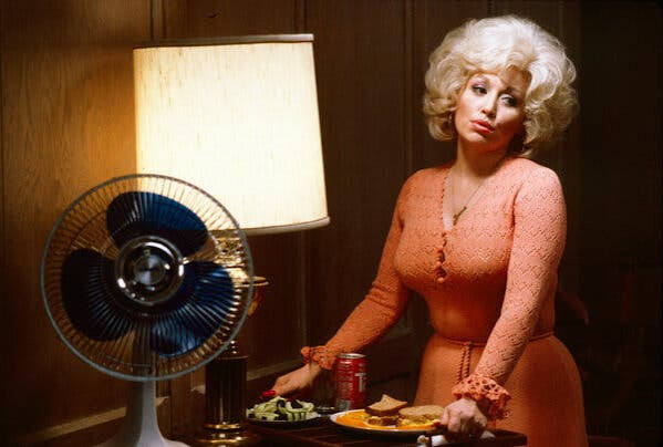 In '9 to 5,' Dolly Parton Put a Friendly Face on Feminism - The New York  Times