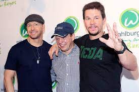 His brother, singer and actor donnie wahlberg also posted about. Mark Wahlberg S Hamburger Restaurant Is Having Some Problems Vanity Fair