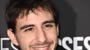 Vidéo : Charlotte Gainsbourg : Son fils Ben pose sa "fiancée" Jordane, sa  soeur Alice lui envoie une sacrée pique