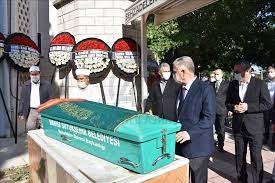 Bu soruların nedeni ise orgeneral ümit dündar'ın devlet bahçeli'yle ilgili. Orgeneral Umit Dundar In Annesi Topraga Verildi