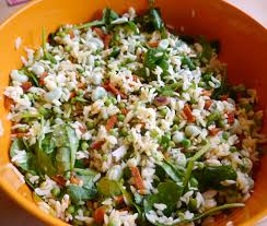 Bereid de couscous in de groentebouillon. Orzosalade Met Tuinbonen Doperwtjes Spinazie Pistachnoten En Munt Vegetarisch Eten Is Een Feest