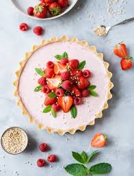 Panna Cotta Tarte Mit Erdbeeren Holunderbluten Tonkabohne Backbube Rezept In 2020 Rezepte Essen Einfach Lecker