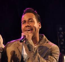 Viernes, 16 de mayo de 2014. Romeo Santos Wikipedia