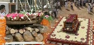 Bal Thackeray's public cremation marks ...