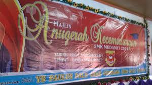 Berikut merupakan preview buku program hari anugerah cemerlang 2015 v2 yang cikgugrafik buat ,kali ini simple sedikit berbanding yang v2 , kami kurangkan penggunaan icon seperti piala dan bintang. Banner Majlis Anugerah Kecemerlangan Krw Design Printing Facebook