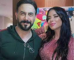 لفتت الممثلة الأميركية سارة جيسيكا باركر الأنظار، بعد نشرها صورة في صفحتها الخاصة على موقع التواصل الاجتماعي مع زميلاتها في مسلسل&nbsp;sex and the Ø´Ø§Ù‡Ø¯ ÙØ¶ÙŠØ­Ø© Ù‚ØµÙŠ Ø®ÙˆÙ„ÙŠ Ø¹Ù„Ù‰ Ù„Ø³Ø§Ù† Ø²ÙˆØ¬ØªÙ‡ Ø§Ù„ØªÙŠ Ø¸Ù‡Ø±Øª ÙˆÙ‡ÙŠ ØªØ¨ÙƒÙŠ Ø¨Ø­Ø±Ù‚Ø© ÙÙŠØ¯ÙŠÙˆ ÙˆØ·Ù† Ø§Ù„Ø¯Ø¨ÙˆØ±