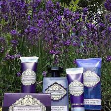 Don T You Just That Lavender And Chamomile Fragrance Aromasartesanalesdeantigua Regram Tring Beauty Box Good Mo Toiletries Beautiful Packaging Beauty Box