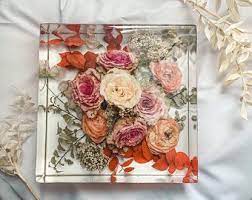 The bouquet size should match your own size and the grandeur of the venue. Pcfbvgejogwzm
