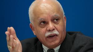 Commissioners weigh oversight in Evans' reorganization