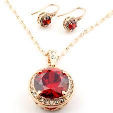Toate bijuteriile vin in cutiuta cadou si insotite de certificatul de garantie, astfel incat singura dumneavoastra grija sa ramana modelul pe care sa il alegeti. 9 Seturi Bijuterii Placate Cu Aur 18k Ideas Necklace Jewelry Rhinestone Jewelry Set