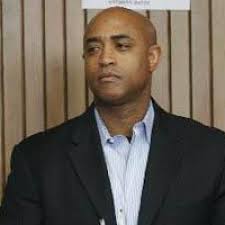 Police chief's supporters rally to keep him in Oakland