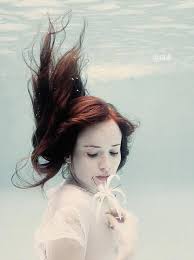 Breathtaking Underwater Photographs That Touch Your Heart Deepwaterfreediver Underwater Hair Underwater Photography Underwater Art