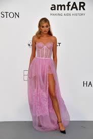 Aquí se víborea a personas con un alto nivel de marginalidad, not sorry. Elsa Hosk Aus Vshosk Twitter