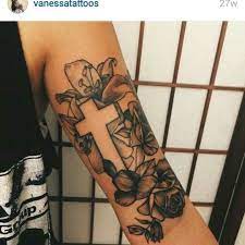Flower tattoos are very popular among the female part of the population. Pin On Tat Ideas