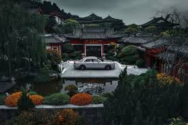 The criminal car can be seen in the video doing erratic maneuvers and turns as he tries to evade the cop car. Rolls Royce Motor Cars On Twitter A Breath Taking Backdrop Perfectly Showcases The Rolls Royce Ghost In This Scenic Spot At Xi An City Huaqing Palace Hotel China Rollsroyce Inspiringgreatness Https T Co W2bwa8bpb7