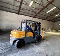 Hifoune Factory 5 Ton Diesel Forklift in Zambia with Solid Tires