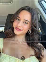 Clara Colin's Instagram, Twitter & Facebook