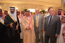 الوظائف والمسؤوليات تولى محمد بن نايف عدة مسؤوليات ومناصب حكومية، فهو ولي ولي العهد، والنائب الثاني لرئيس مجلس الوزراء، ووزير الداخلية، وعضو في هيئة البيعة، واللجنة الوطنية لمكافحة المخدرات، والمجلس الاقتصادي الأعلى، والمجلس الأعلى للإعلام. Ø³Ø¹Ø¯ Ø§Ù„Ø¬Ø¨Ø±ÙŠ ÙŠÙ‚Ø§Ø¶ÙŠ Ù…Ø­Ù…Ø¯ Ø¨Ù† Ø³Ù„Ù…Ø§Ù† ÙˆØ¹Ø¯Ø¯ Ù…Ù† Ø§Ù„Ù…Ø³Ø¤ÙˆÙ„ÙŠÙ† Ø§Ù„Ø³Ø¹ÙˆØ¯ÙŠÙŠÙ† Ø£Ù…Ø§Ù… Ø§Ù„Ù…Ø­Ø§ÙƒÙ… Ø§Ù„Ø£Ù…Ø±ÙŠÙƒÙŠØ© Ù…ÙˆÙ‚Ø¹ Ù†ÙˆØ§ÙØ°
