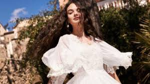 Pourquoi l'hôtel des bleus les a rendu fous euro 2021 : Monica Bellucci Et Vincent Cassel Portrait De Leur Fille Deva Cassel A Surveiller De Pres Vanity Fair