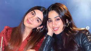 It seems like the night was all about trying different insta filters. Janhvi Kapoor Shares Glimpses Of New York Metropolis Outing With Sister Khushi Kapoor World Newz Info