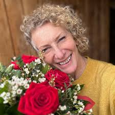 🎄Capture the spirit of the Season with amazing flowers made by expert  florists. Featured flowers by Blum Floral, Bolsover Order now