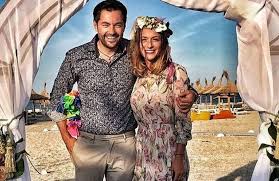 Bogdan munteanu is the master pianist, that can make any song, sound in a professional jazzy way. Ana Bogdan S A DespÄƒrÈ›it De Norris MÄƒgeanu DupÄƒ O LogodnÄƒ De Trei Ani Tenis Tenis Tenis