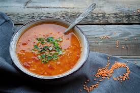 Le lenticchie rosse sono facilissime da preparare, a differenza delle altre lenticchie, non necessitano del riposo in ammollo, possono subito essere cotte. Lenticchie Rosse Decorticate Come Cucinarle In Modo Perfetto Donnad