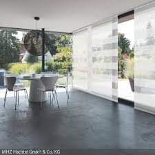 Asthetisch Und Modern Der Flachenvorhang Carat Von Mhz Beschattet Muhelos Auch Grossere Fensterflachen Wohnen Flachenvorhang Vorhange